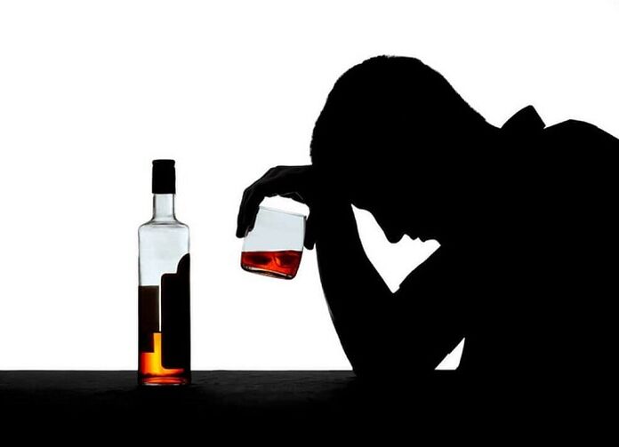 un hombre con adicción al alcohol cómo ayudar a dejar de beber