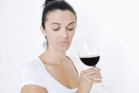 mujer bebiendo vino como dejar de fumar