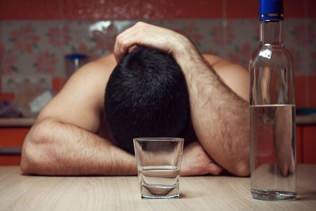 Alcoholismo masculino, que conduce a consecuencias fatales para el cuerpo. 