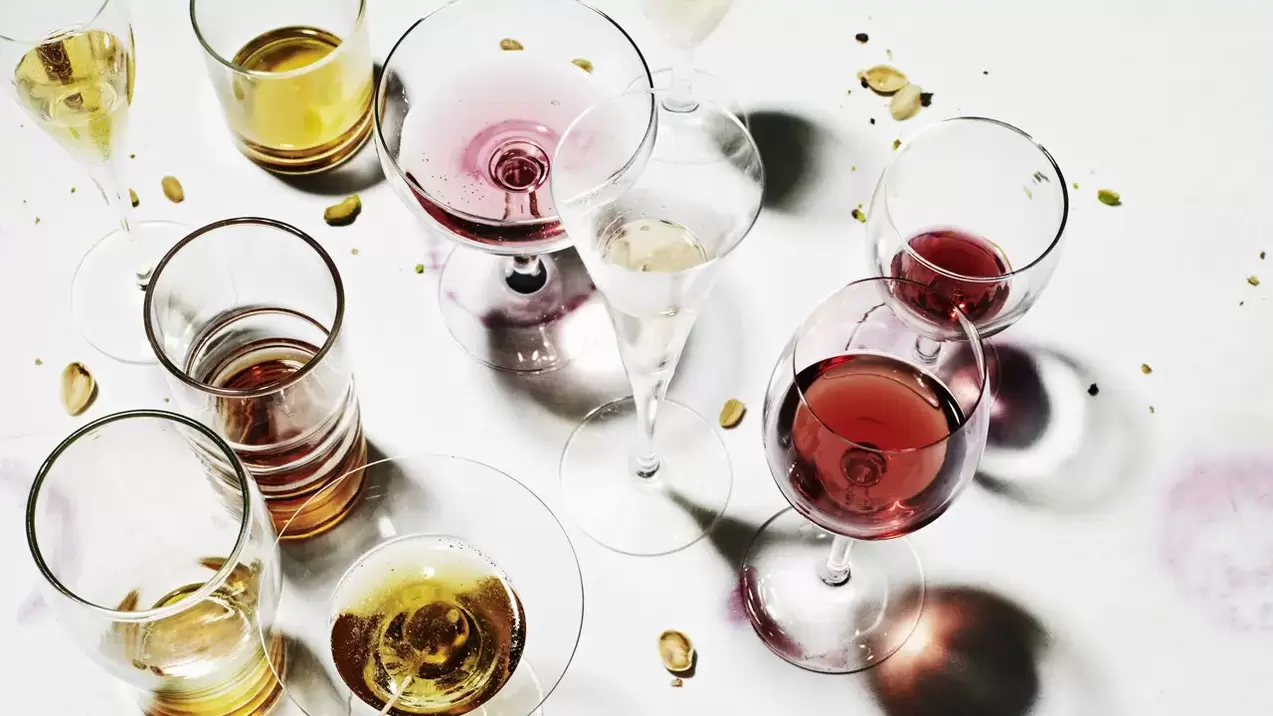 ¿Por qué no se puede beber alcohol mientras se toman antibióticos